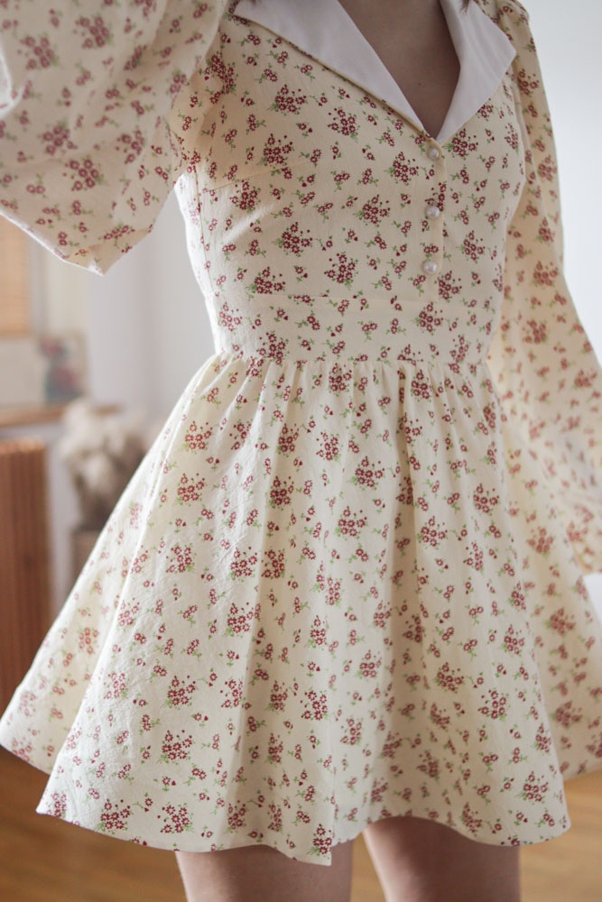 Zoysia - bawełniana, krótka sukienka z kołnierzem w kwiatki-14