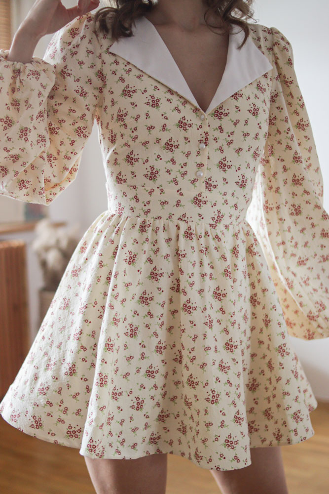 Zoysia - bawełniana, krótka sukienka z kołnierzem w kwiatki-15