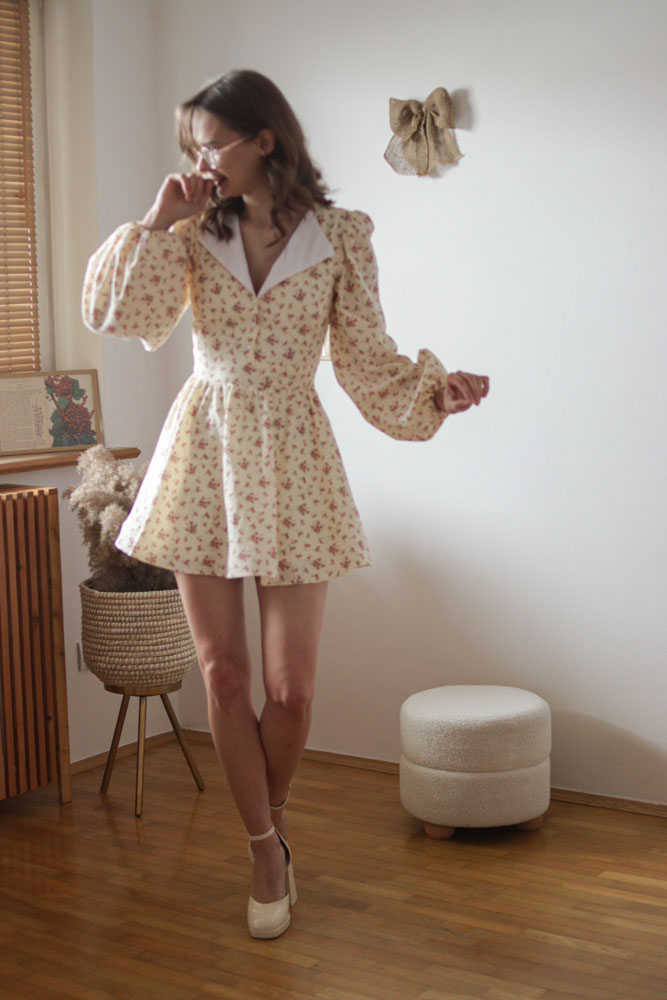 Zoysia - bawełniana, krótka sukienka z kołnierzem w kwiatki-21