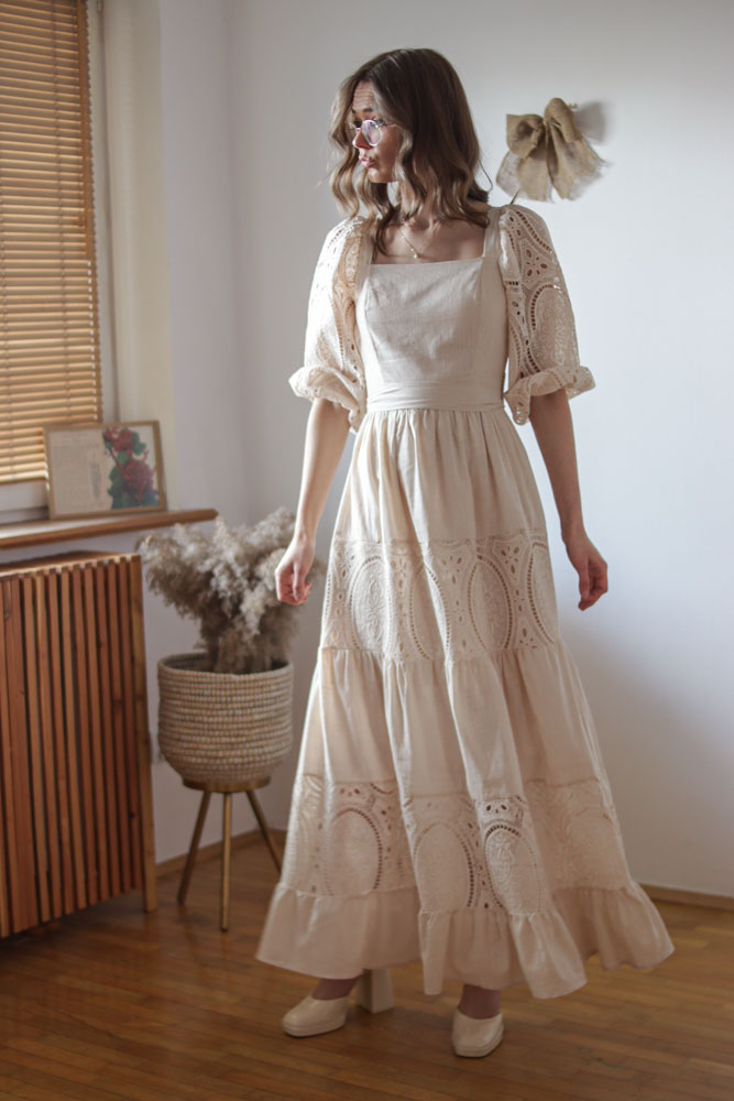 Mentha - beżowa sukienka maxi z ażurowymi rękawami-6