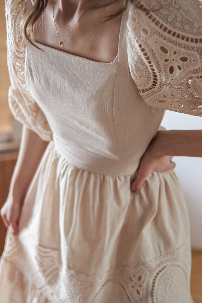 Mentha - beżowa sukienka maxi z ażurowymi rękawami-9