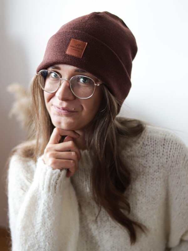 Acalypha - dwuwarstwowa czapka (100% WEŁNA MERINO) z naszywką „THERE IS BEAUTY IN SIMPLICITY”