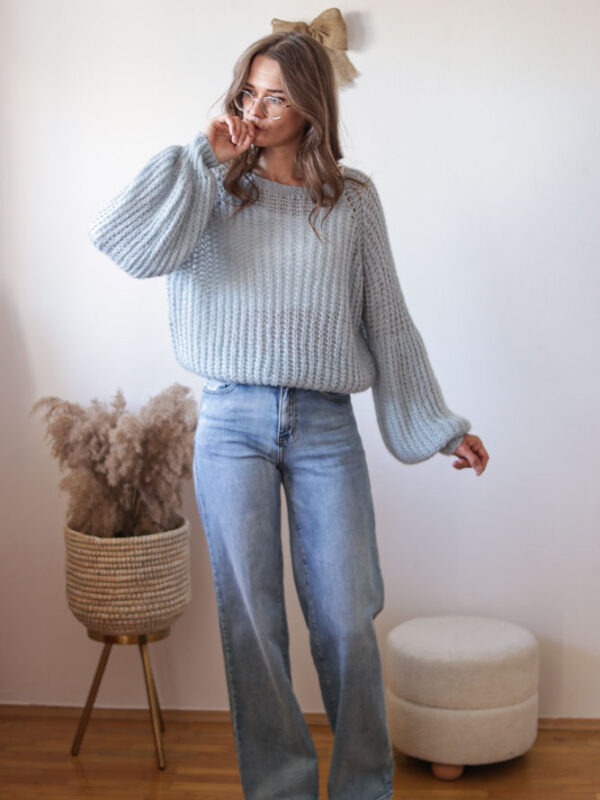 Sesamum - sweter o luźnym splocie z szerokimi rękawami typu dzwonek (30% moher)